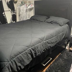 Elegant Black Bedding Set